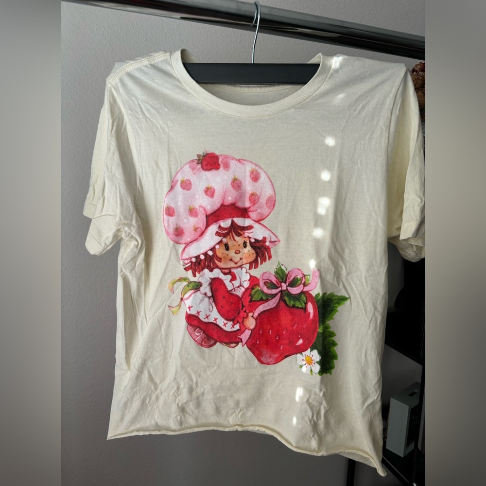 Strawberry Shortcake graphic tee 🍓
